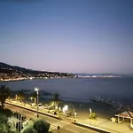 Con Terrazza Fronte Mare