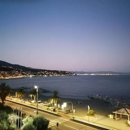 Con Terrazza Fronte Mare